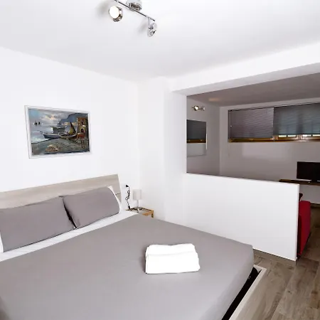Andirivieni Couette-café 4*
